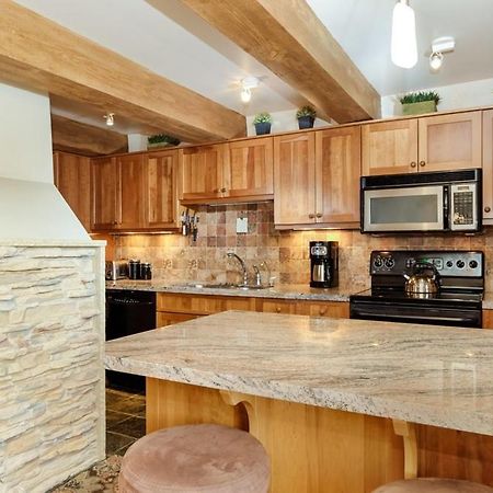 Chateau Roaring Fork Unit 22, Spacious Condo With Beautiful River Views, 4 Blocks To Town Aspen Exterior photo