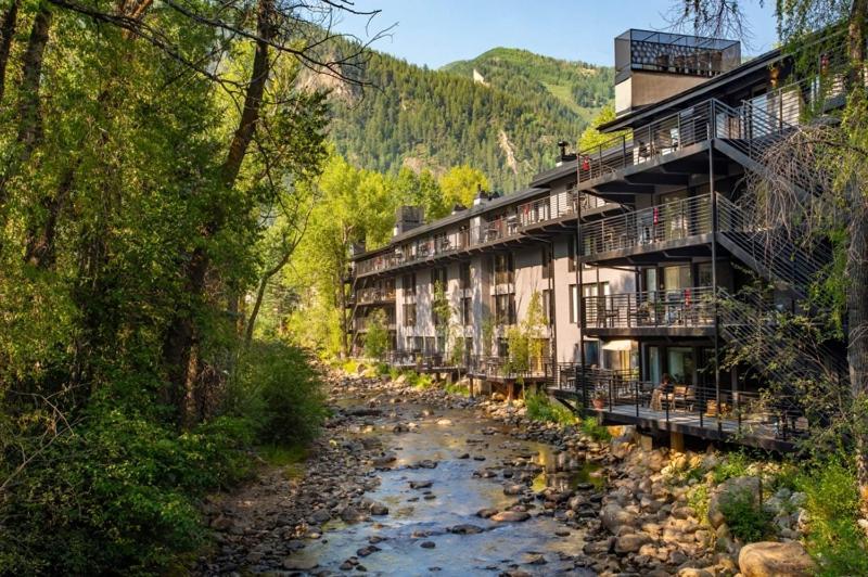 Chateau Roaring Fork Unit 22, Spacious Condo With Beautiful River Views, 4 Blocks To Town Aspen Exterior photo