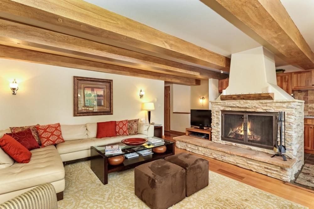 Chateau Roaring Fork Unit 22, Spacious Condo With Beautiful River Views, 4 Blocks To Town Aspen Exterior photo